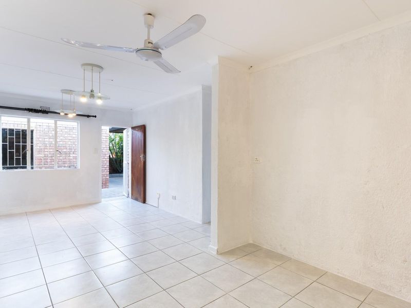 Charming 2-Bedroom Townhouse for Sale in Mopani Park, Bendor - Photo 5
