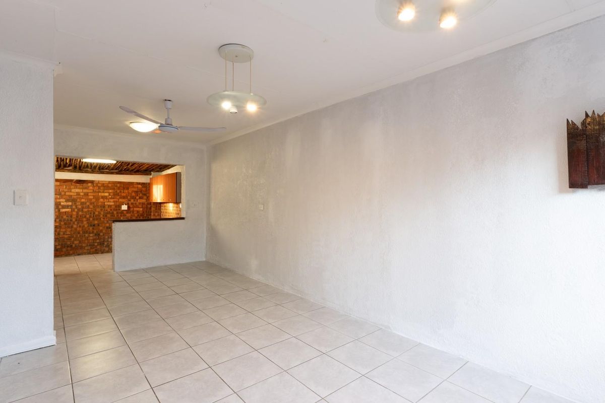 Charming 2-Bedroom Townhouse for Sale in Mopani Park, Bendor - Photo 3