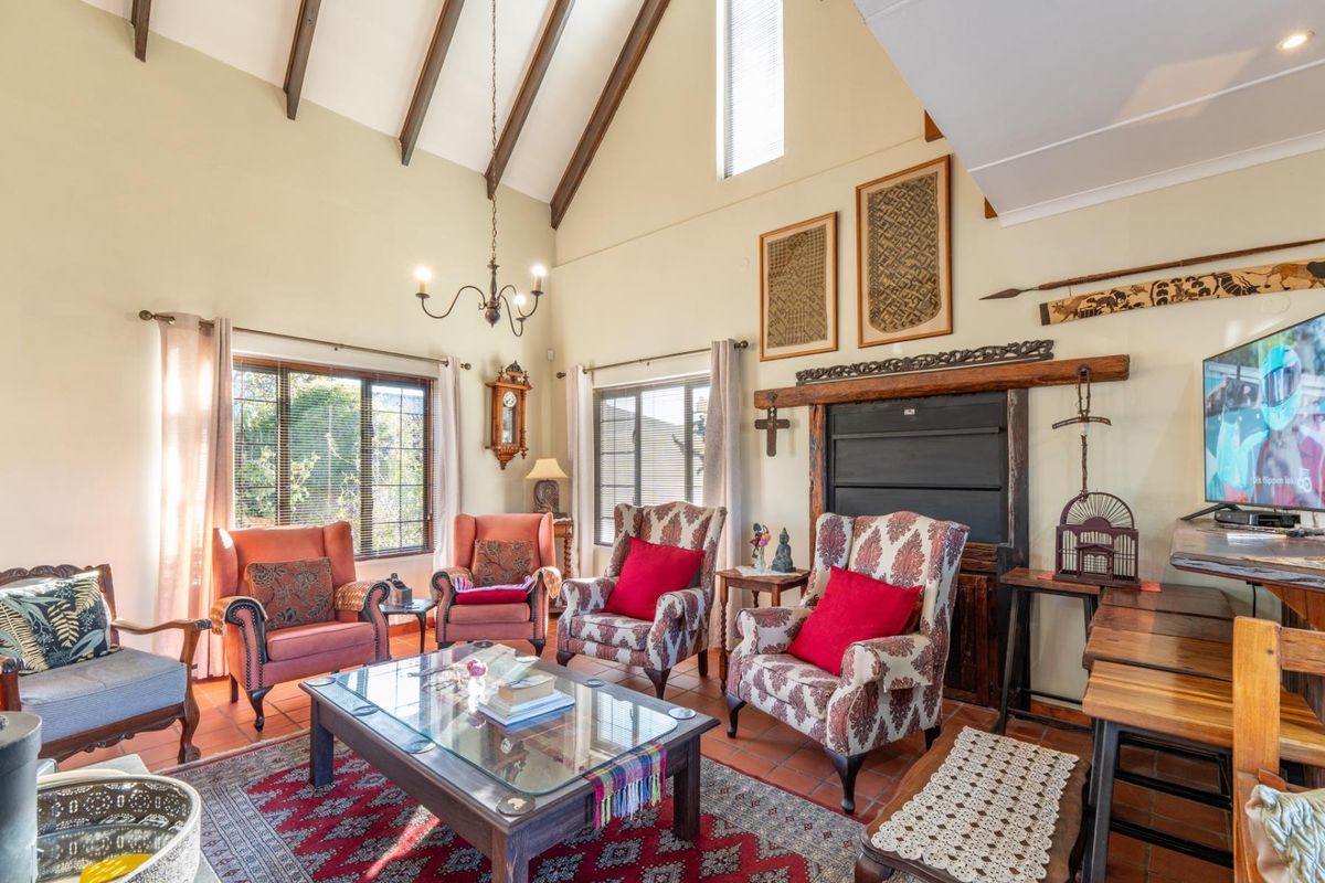 Beautiful 4 bedroom house with pan handle entrance Riversdale Western Cape - Photo 5