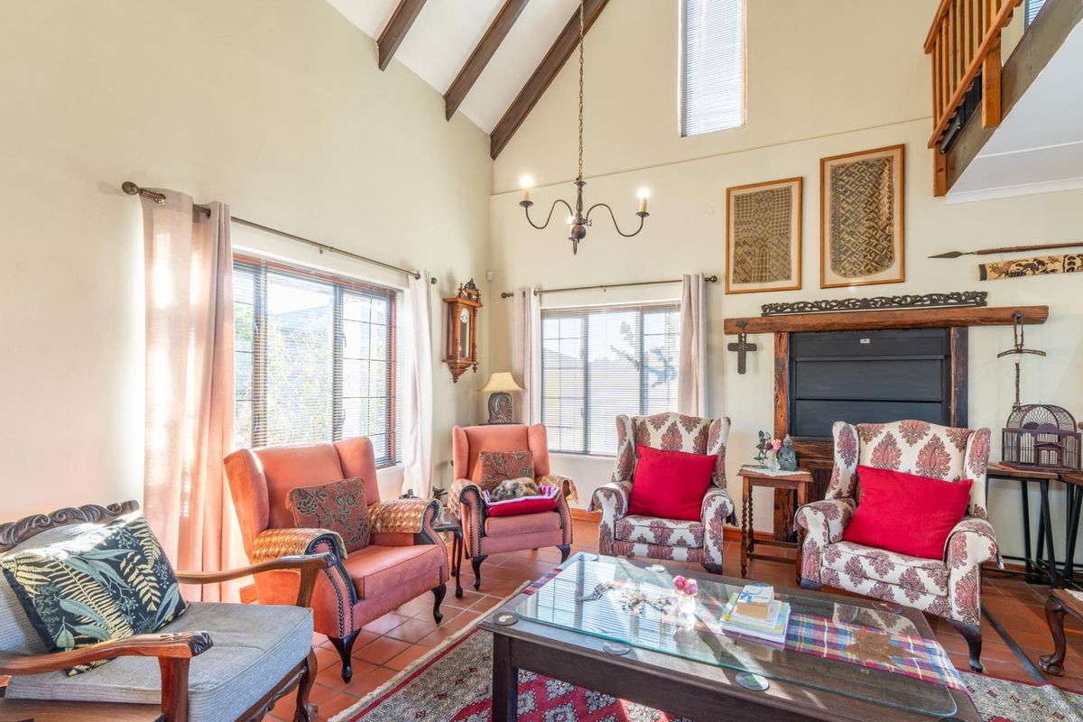 Beautiful 4 bedroom house with pan handle entrance Riversdale Western Cape - Photo 3