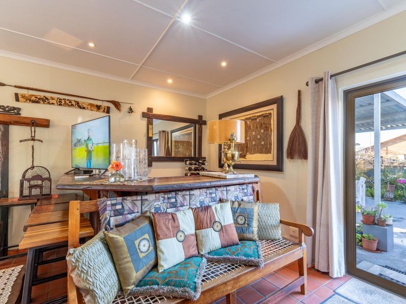 Beautiful 4 bedroom house with pan handle entrance Riversdale Western Cape - Photo 6