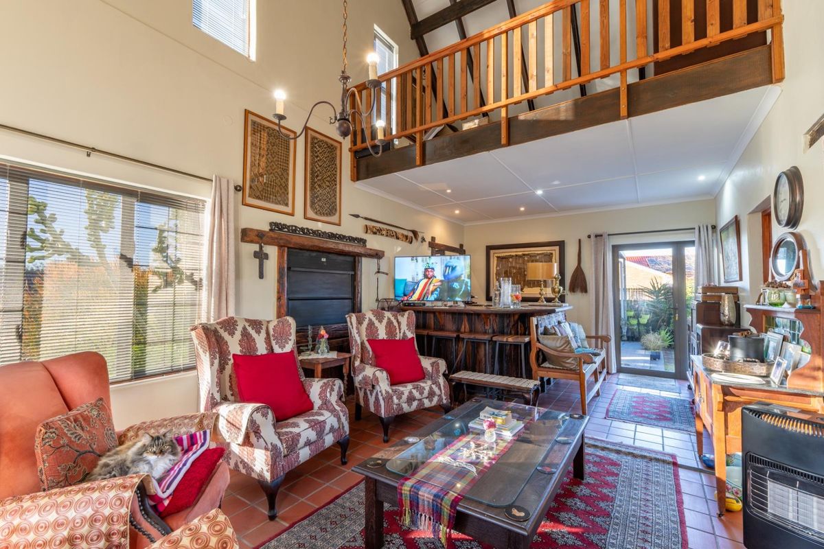 Beautiful 4 bedroom house with pan handle entrance Riversdale Western Cape - Photo 4