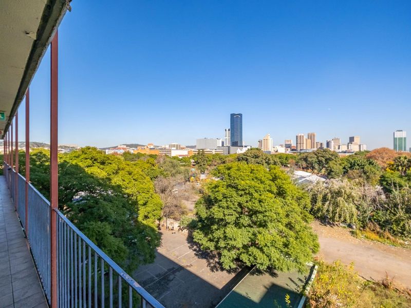 Apartment for Sale - Arcadia, Pretoria, close to university - Photo 1