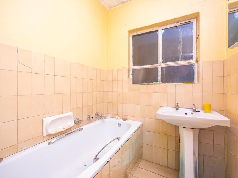 Apartment for Sale - Arcadia, Pretoria, close to university - Photo 9