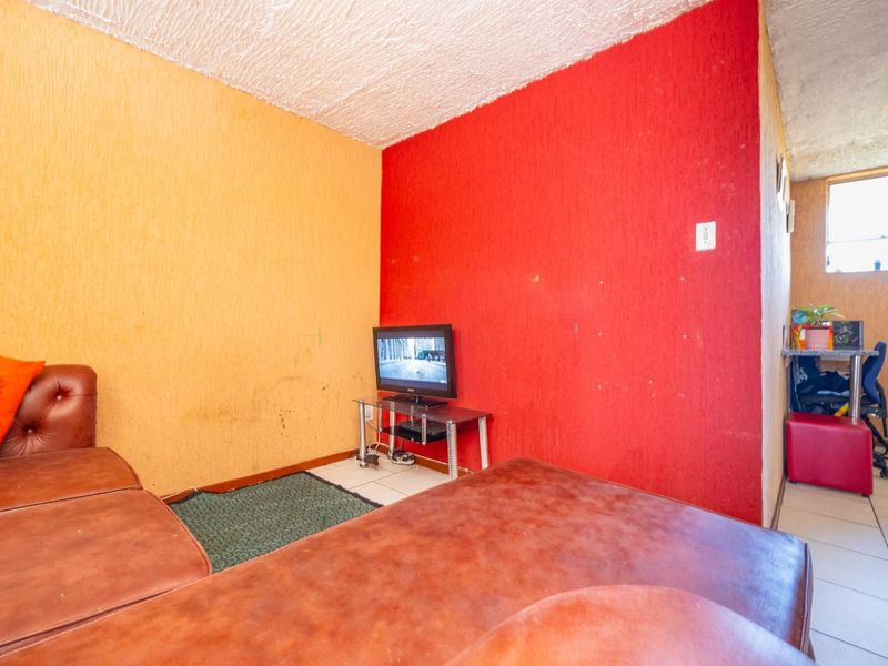 Apartment for Sale - Arcadia, Pretoria, close to university - Photo 6