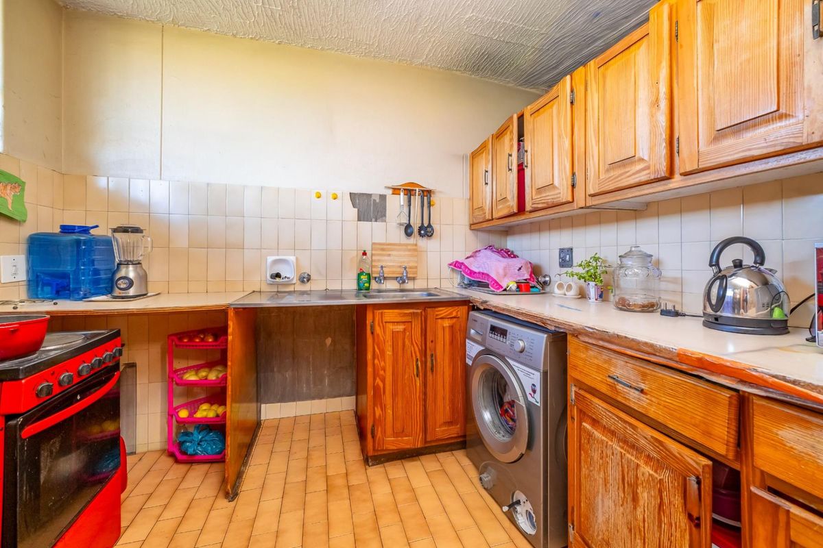 Apartment for Sale - Arcadia, Pretoria, close to university - Photo 2