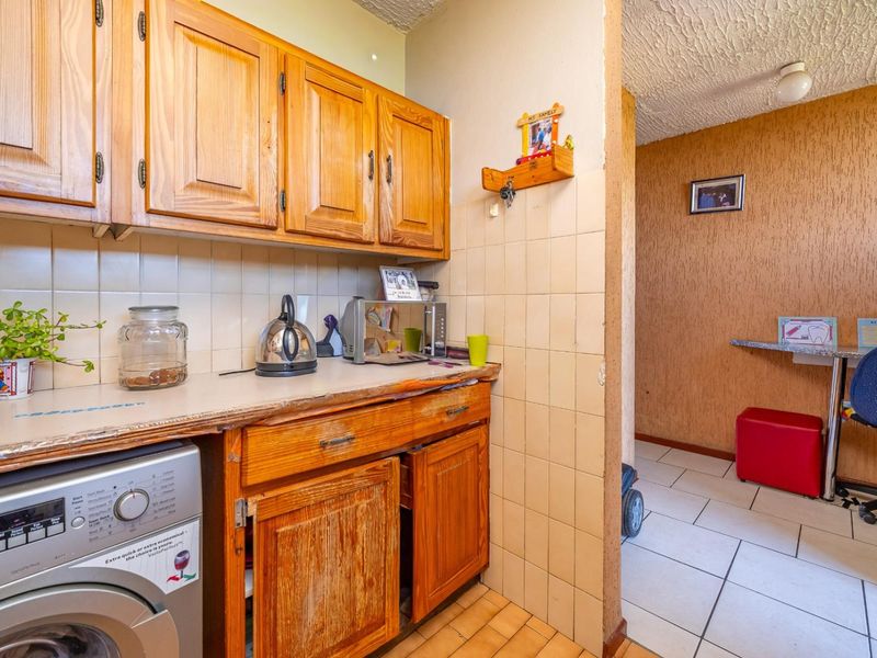 Apartment for Sale - Arcadia, Pretoria, close to university - Photo 4