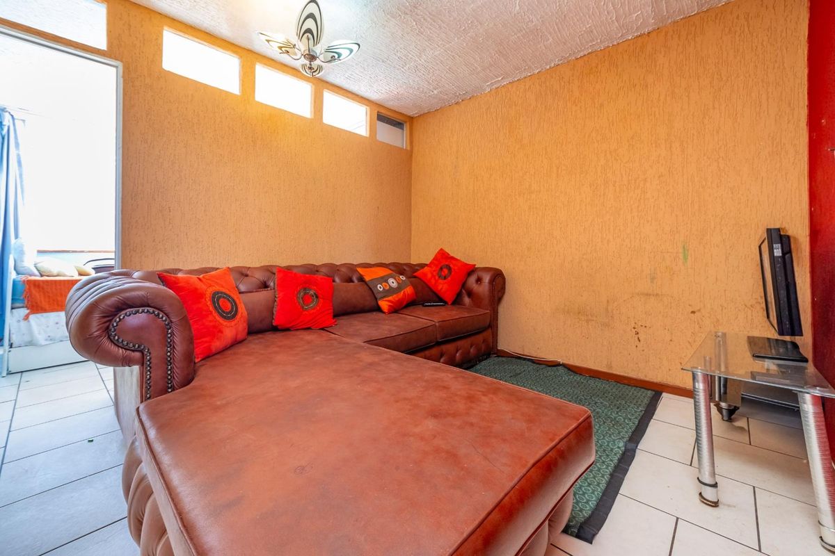 Apartment for Sale - Arcadia, Pretoria, close to university - Photo 5