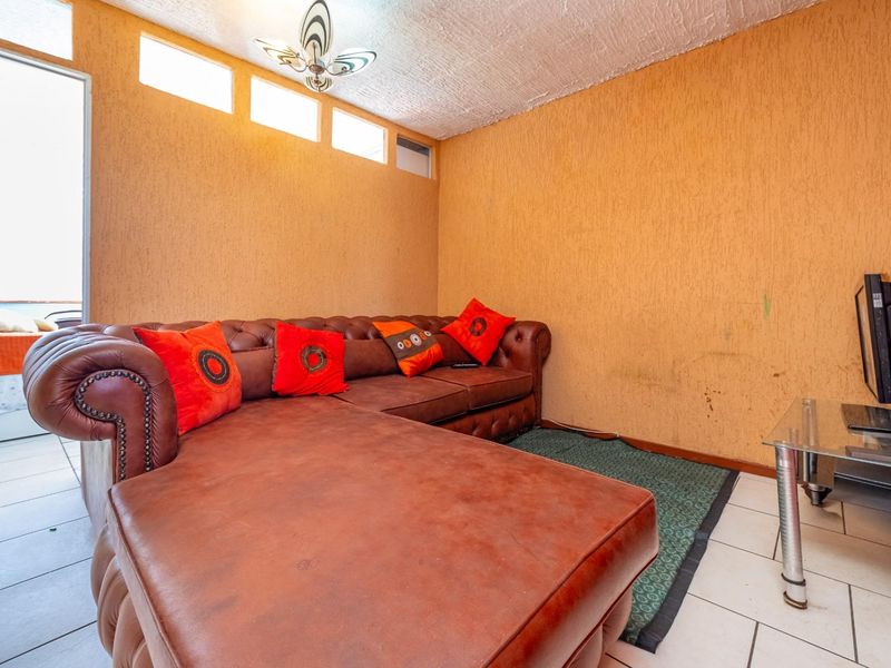 Apartment for Sale - Arcadia, Pretoria, close to university - Photo 5