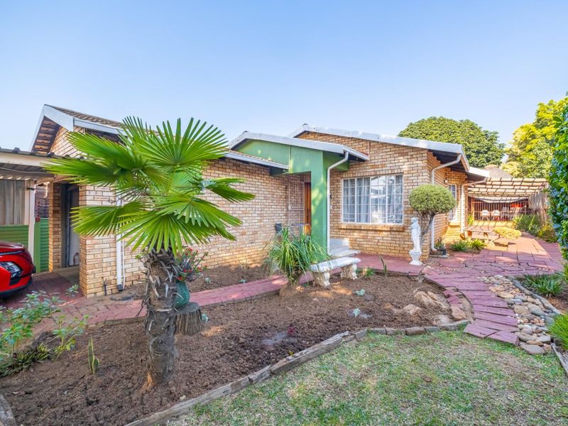 Well-Maintained 3-Bedroom Home offering Comfort, Space and Prime Location! - Photo 1
