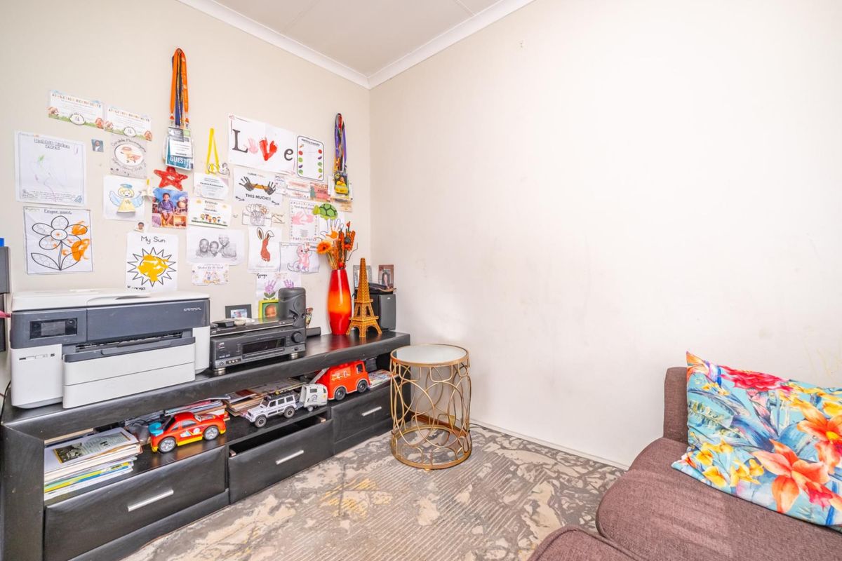 A standard bedroom featuring neutral walls and carpeted flooring, suitable for use as a guest room or home office.