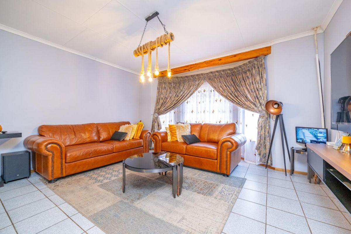 Well-Maintained 3-Bedroom Home offering Comfort, Space and Prime Location! - Photo 3