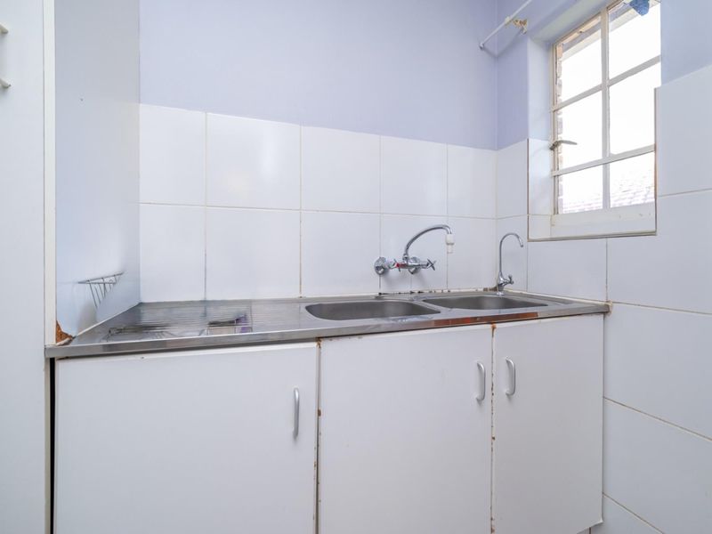 Well-Maintained 3-Bedroom Home offering Comfort, Space and Prime Location! - Photo 10