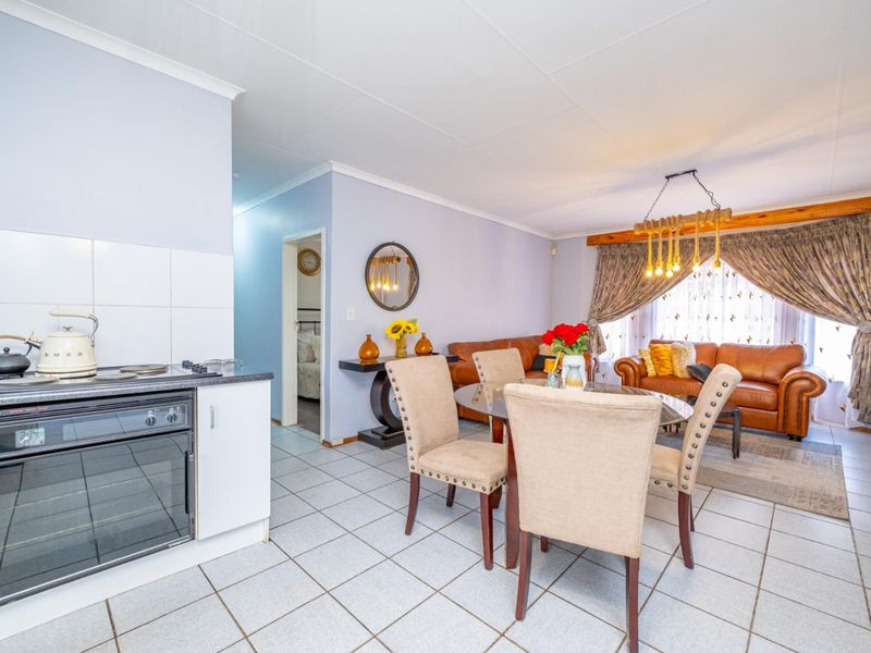Well-Maintained 3-Bedroom Home offering Comfort, Space and Prime Location! - Photo 8