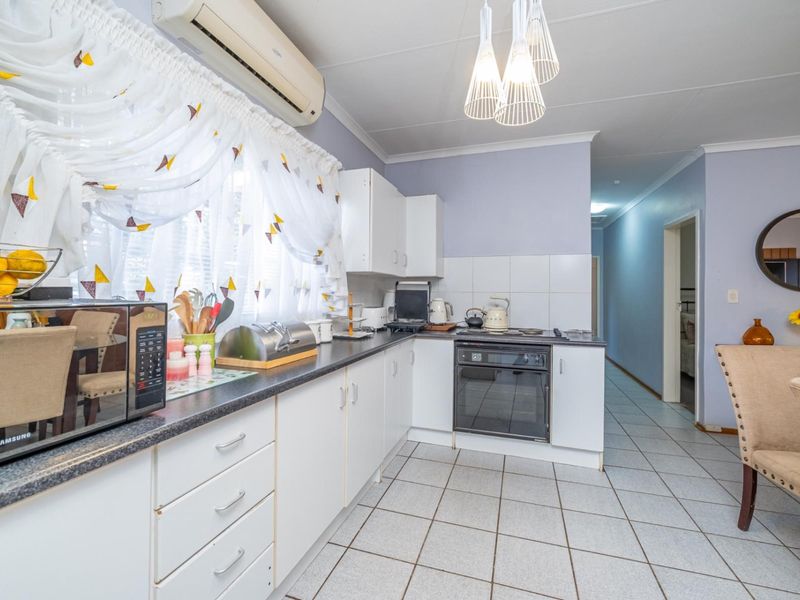 Well-Maintained 3-Bedroom Home offering Comfort, Space and Prime Location! - Photo 7