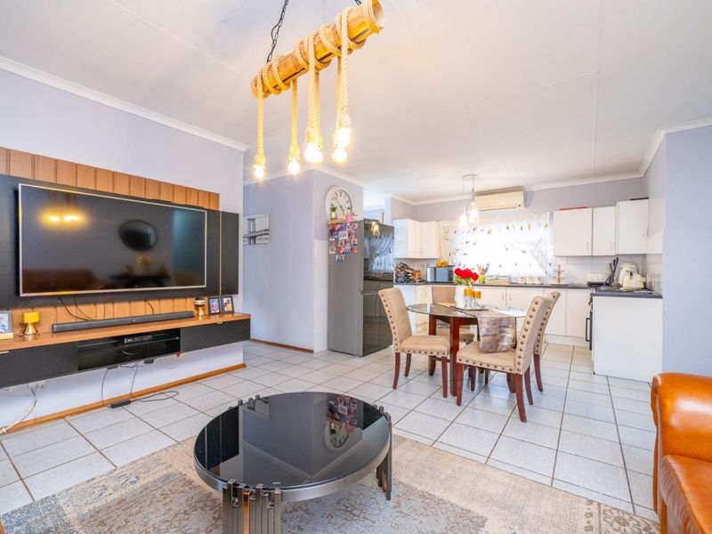 Well-Maintained 3-Bedroom Home offering Comfort, Space and Prime Location! - Photo 2
