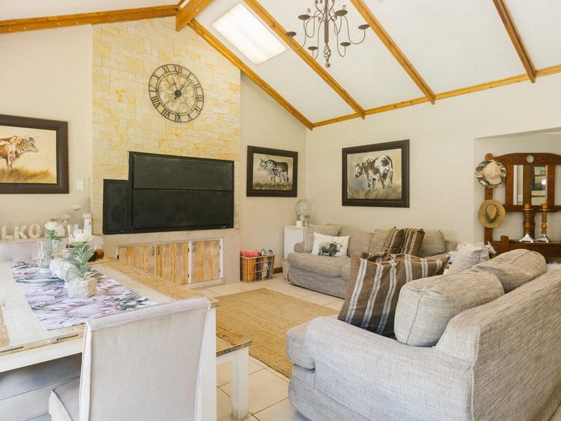 Elegant Family Living with Exceptional Entertaining Appeal - Photo 8