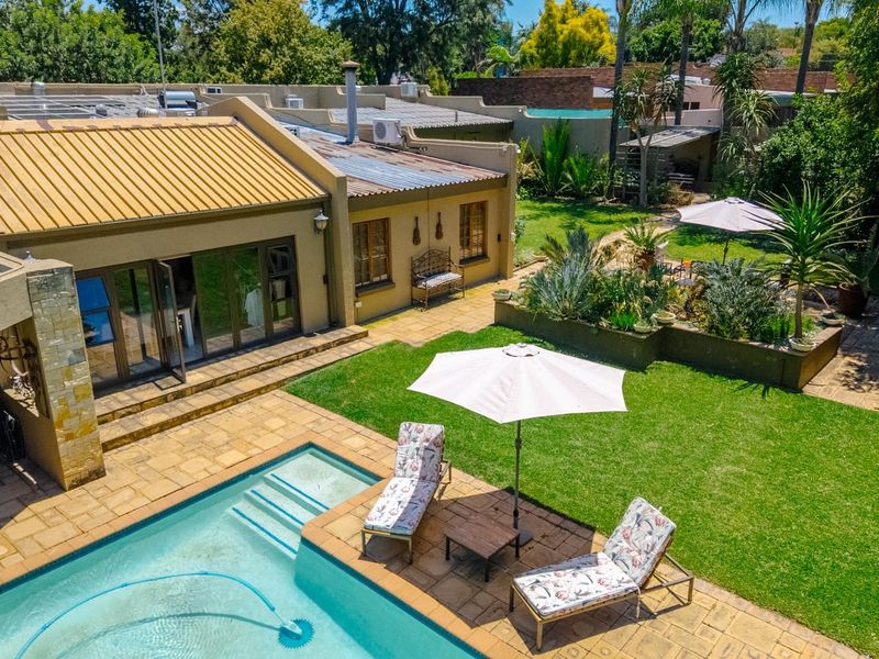 Elegant Family Living with Exceptional Entertaining Appeal - Photo 8