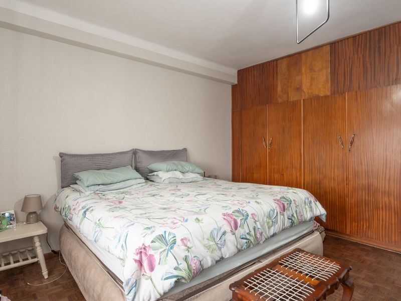 Spacious, private 2 bed pet friendly apartment with extra large garage! - Photo 10