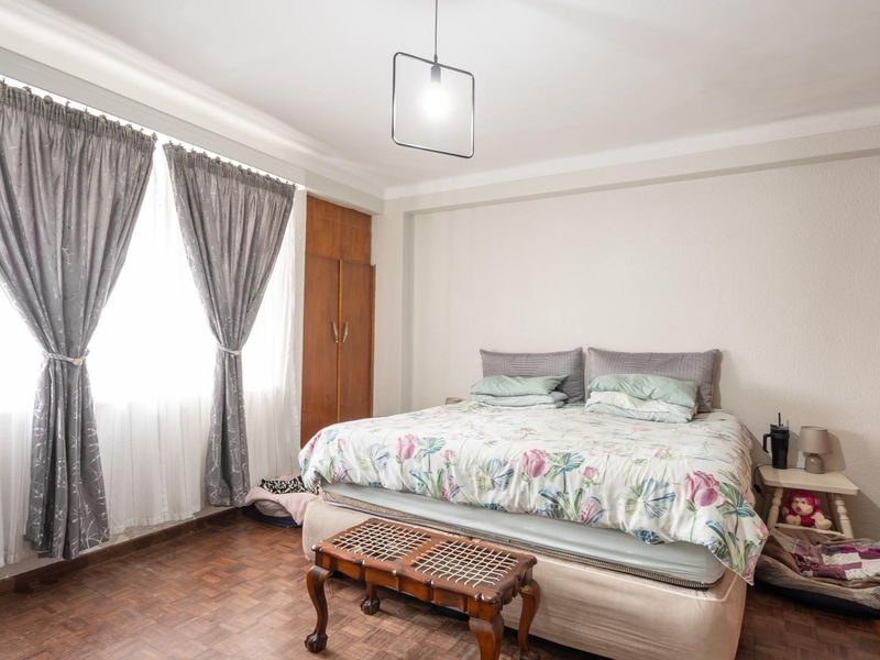 Spacious, private 2 bed pet friendly apartment with extra large garage! - Photo 9