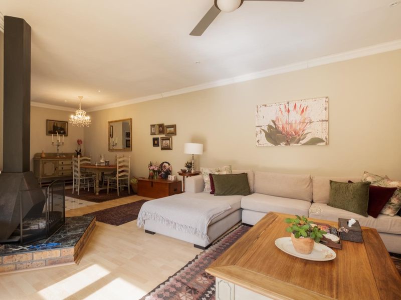 An amazing option for A PROFESSIONAL LADY to rent a FURNISHED bedroom within the main house at R7500 - Photo 6