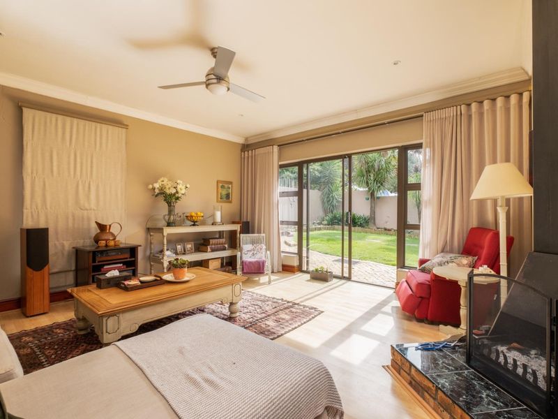 An amazing option for A PROFESSIONAL LADY to rent a FURNISHED bedroom within the main house at R7500 - Photo 4
