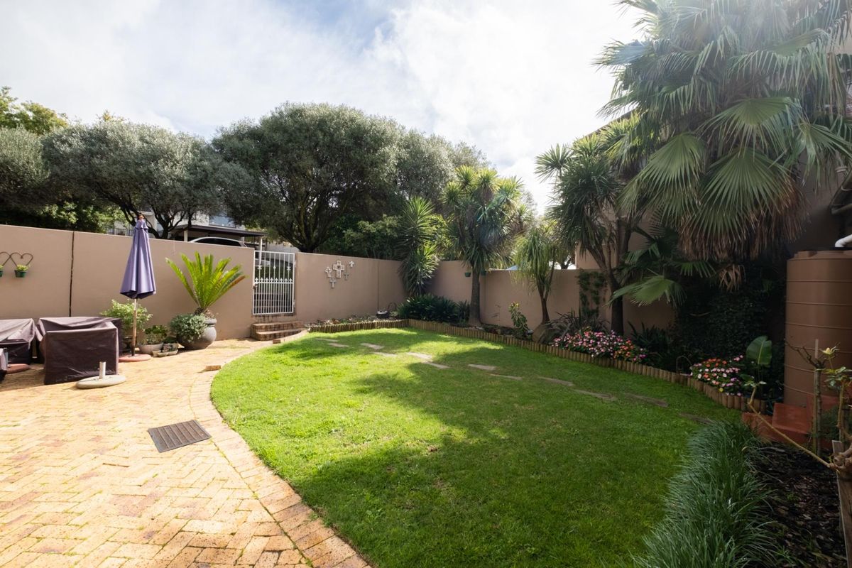 An amazing option for A PROFESSIONAL LADY to rent a FURNISHED bedroom within the main house at R7500 - Photo 3