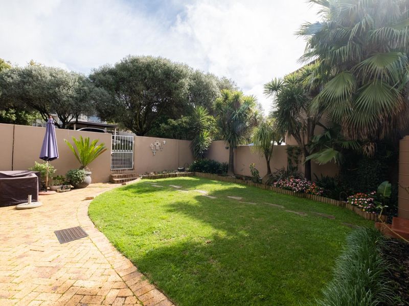 An amazing option for A PROFESSIONAL LADY to rent a FURNISHED bedroom within the main house at R7500 - Photo 3
