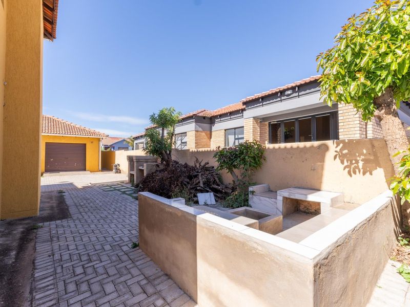 Exclusive Double-Storey New On The Market! - Photo 8