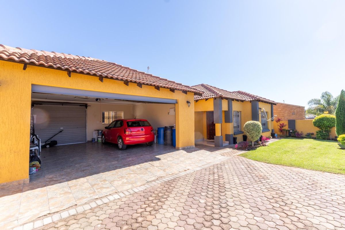 Exclusive Double-Storey New On The Market! - Photo 2