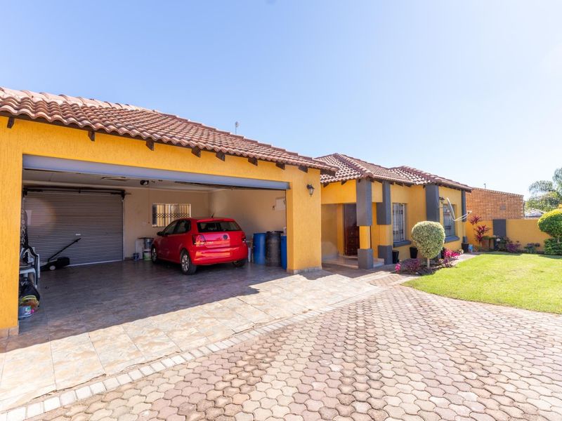 Exclusive Double-Storey New On The Market! - Photo 2