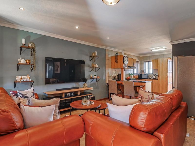 Charming, secure move-in-ready gem with no levies - Photo 10