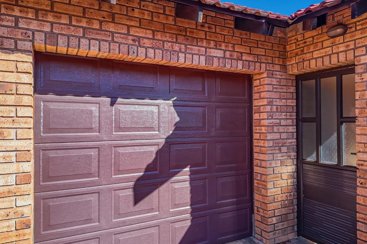 Charming, secure move-in-ready gem with no levies - Photo 3