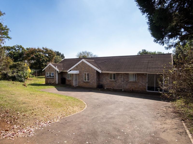 Spacious 4-Bedroom Family Home with Home Office in Merrivale Heights - Photo 1