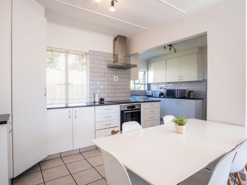 Spacious 4-Bedroom Family Home with Home Office in Merrivale Heights - Photo 8