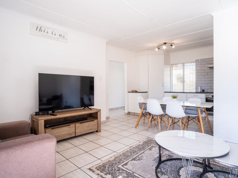 Spacious 4-Bedroom Family Home with Home Office in Merrivale Heights - Photo 7
