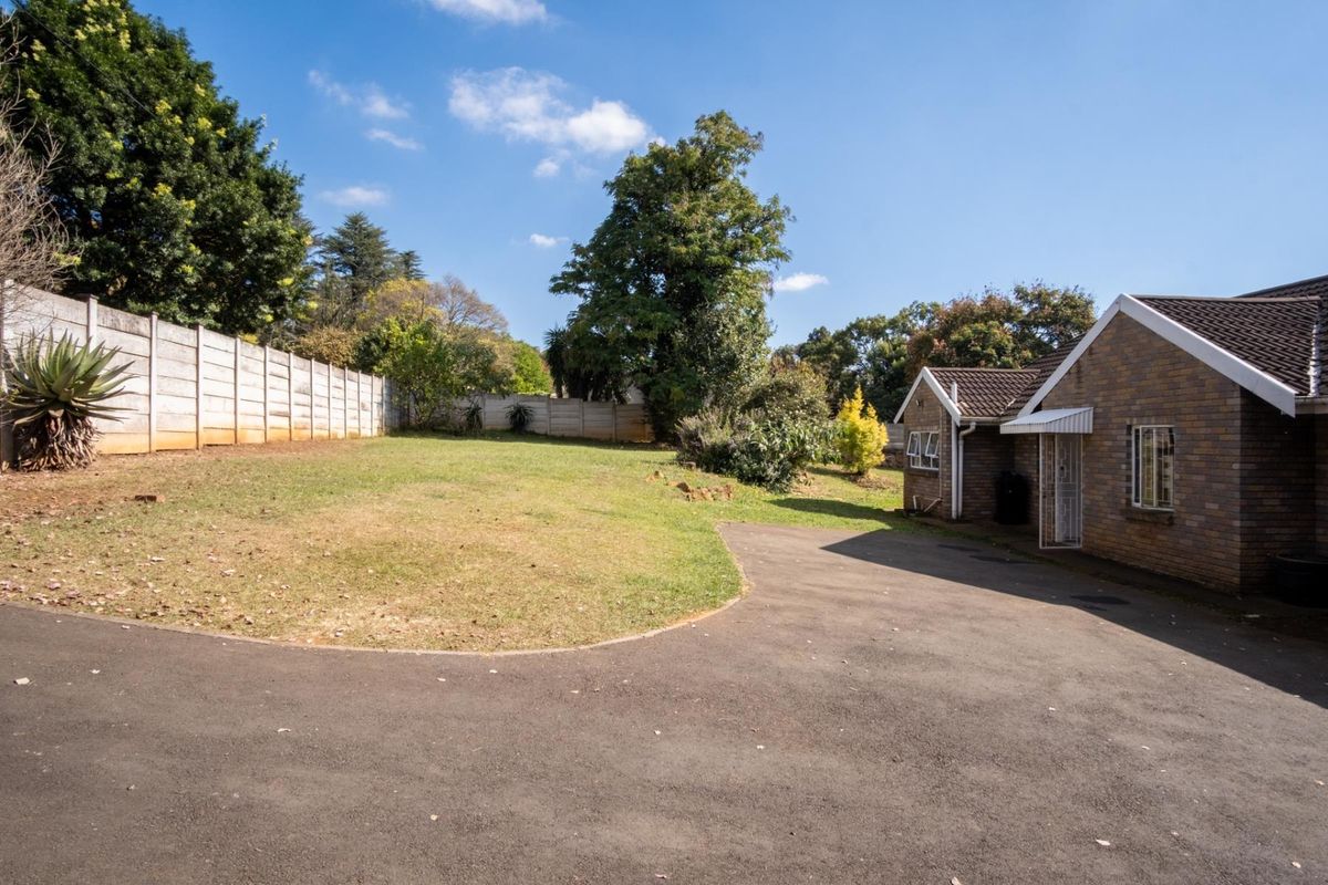 Spacious 4-Bedroom Family Home with Home Office in Merrivale Heights - Photo 2