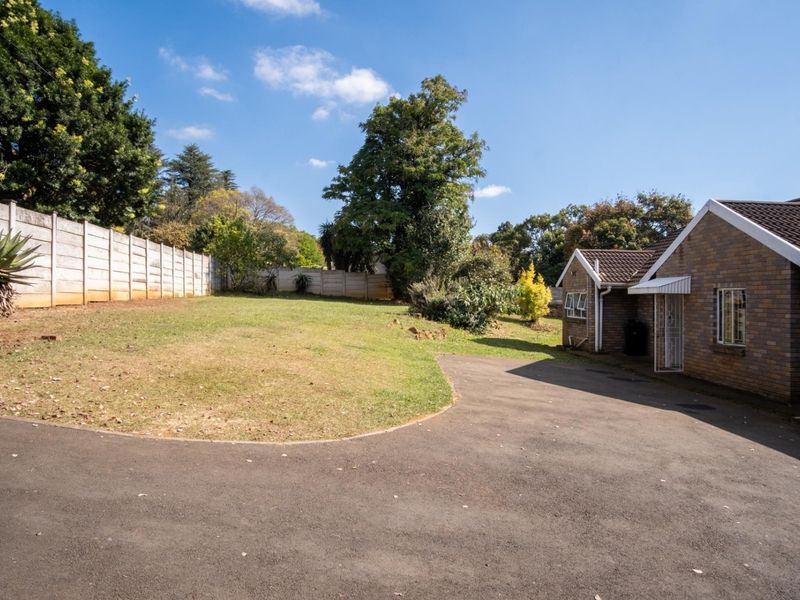 Spacious 4-Bedroom Family Home with Home Office in Merrivale Heights - Photo 2