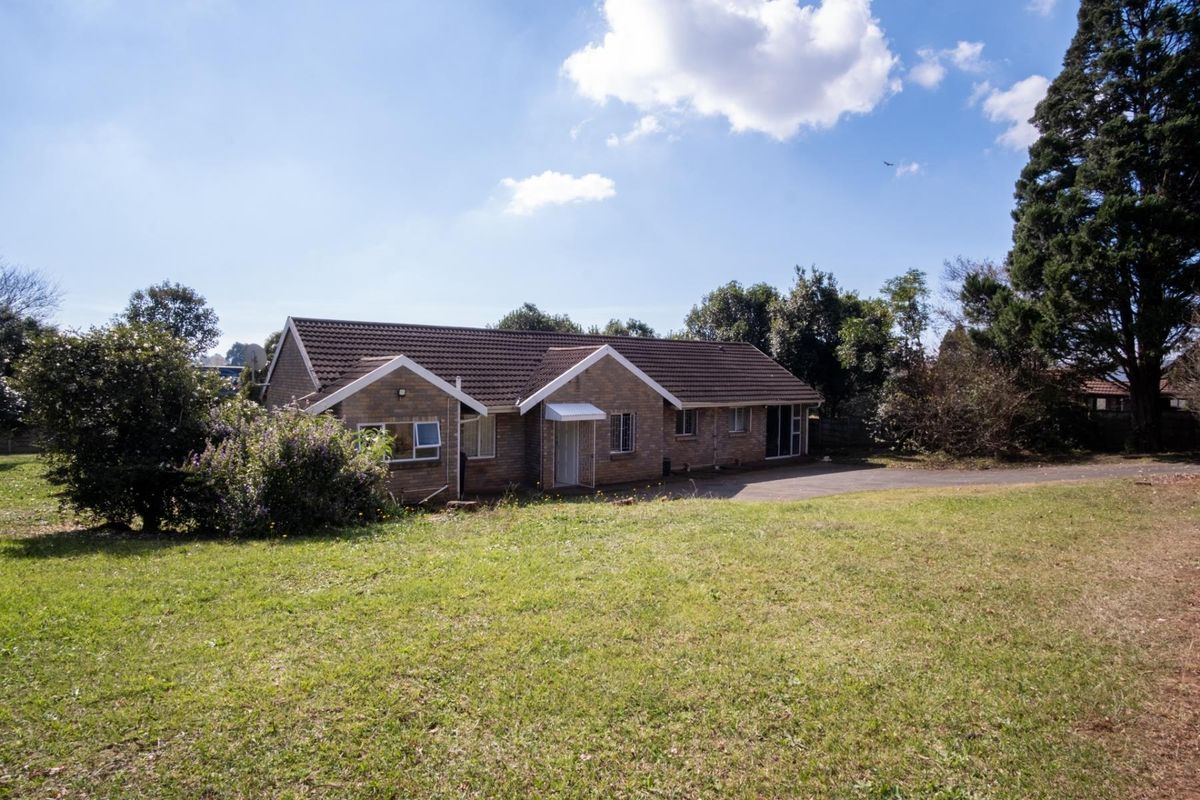 Spacious 4-Bedroom Family Home with Home Office in Merrivale Heights - Photo 3