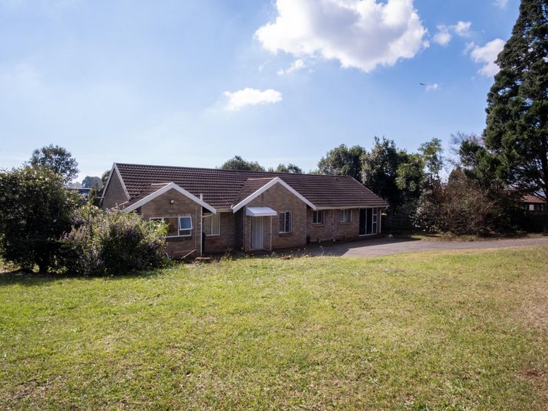 Spacious 4-Bedroom Family Home with Home Office in Merrivale Heights - Photo 3