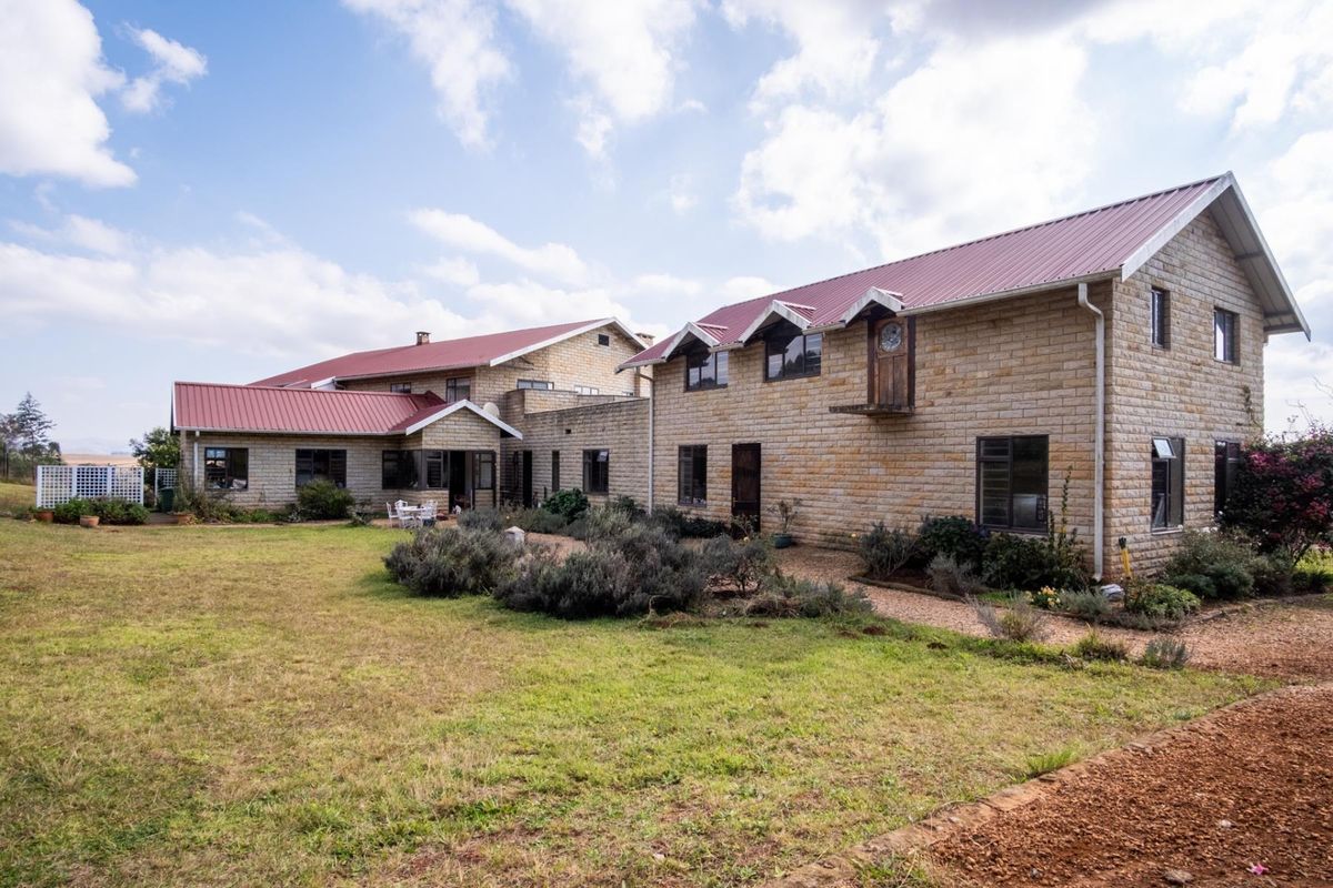 A Landmark Equestrian Estate Where Luxury, Lifestyle and Freedom Meet. - Photo 2