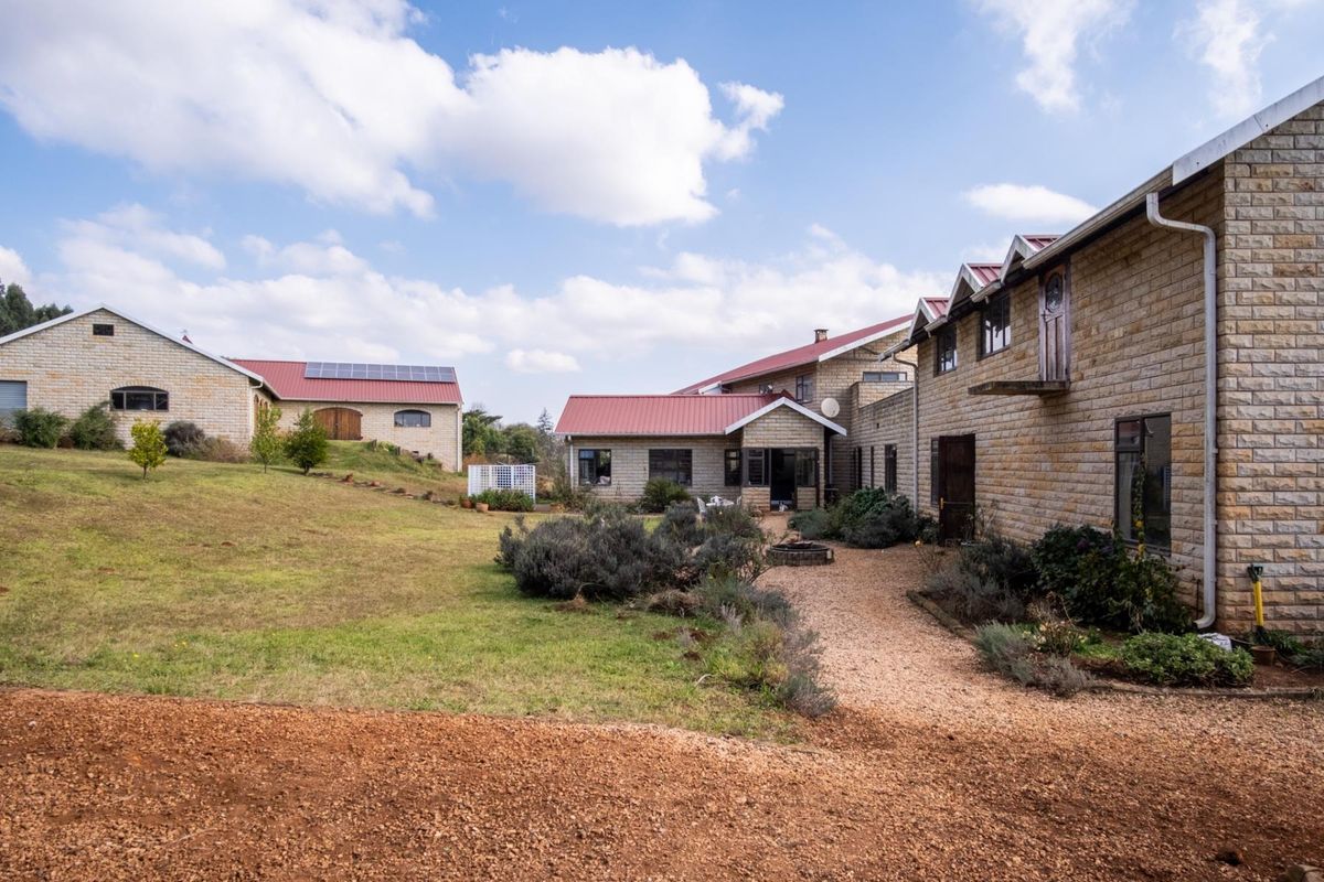 A Landmark Equestrian Estate Where Luxury, Lifestyle and Freedom Meet. - Photo 3
