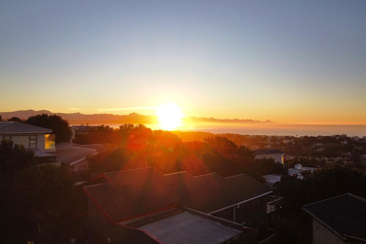 Sea and Robberg Views - Snap It Up Quickly! - Photo 2