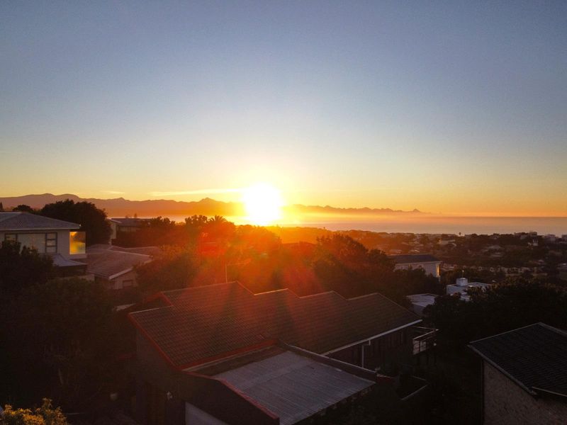 Sea and Robberg Views - Snap It Up Quickly! - Photo 2