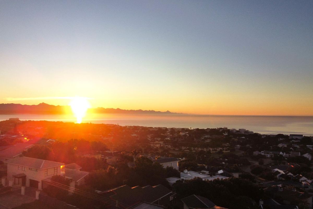 Sea and Robberg Views - Snap It Up Quickly! - Photo 4