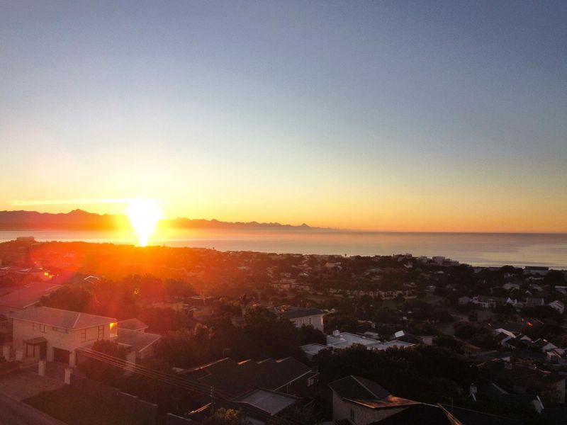 Sea and Robberg Views - Snap It Up Quickly! - Photo 4