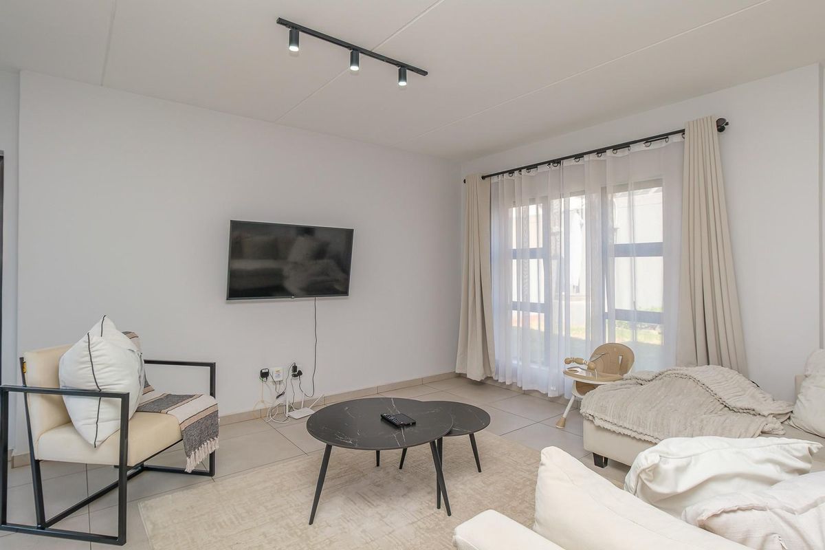 Spacious 4 Bedroom Duplex with Private Garden and Exceptional Lifestyle - Photo 2