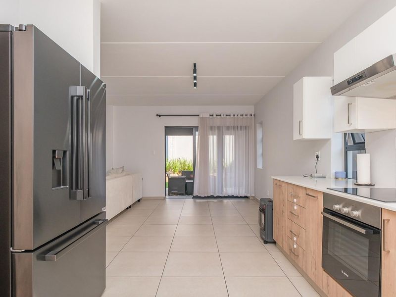 Spacious 4 Bedroom Duplex with Private Garden and Exceptional Lifestyle - Photo 8