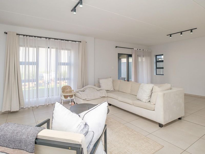 Spacious 4 Bedroom Duplex with Private Garden and Exceptional Lifestyle - Photo 3