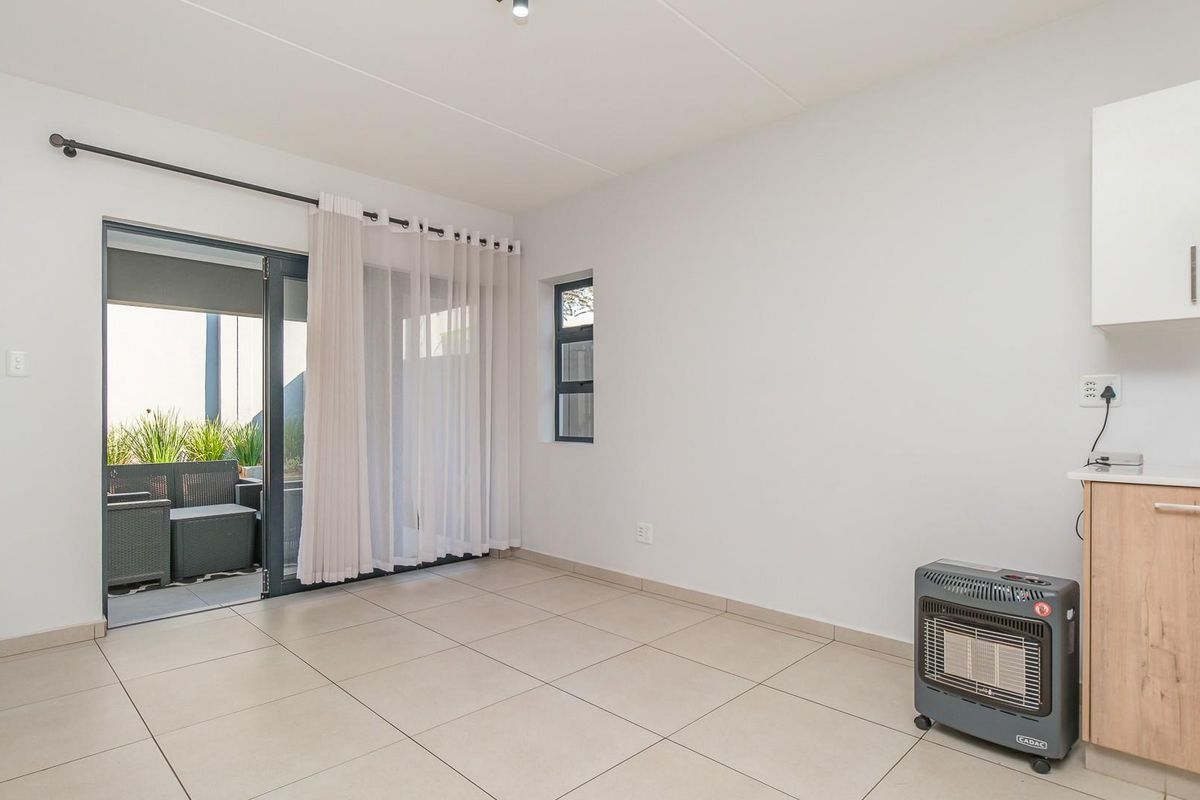 Spacious 4 Bedroom Duplex with Private Garden and Exceptional Lifestyle - Photo 4